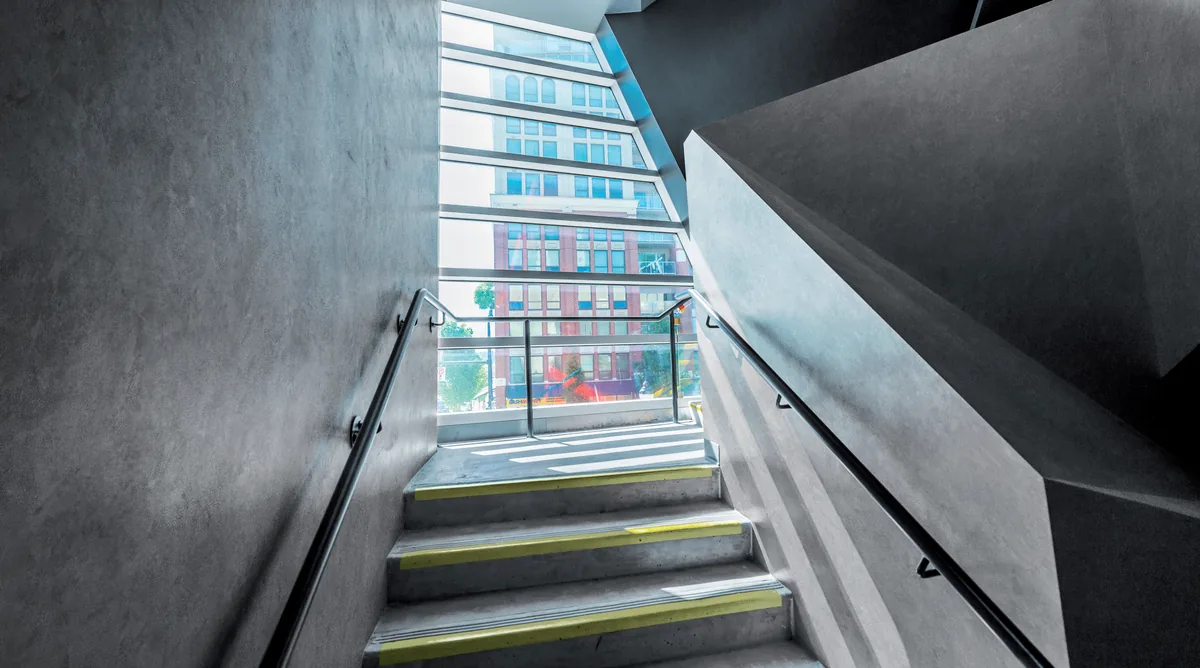 Sculptural architectural concrete effect with bold trowel-worked relief